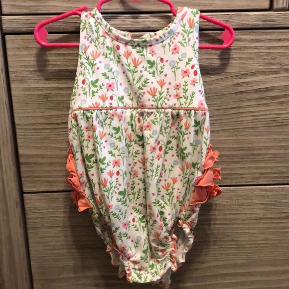 Ruffle Butts 12 Month Outfit - Picture 1 of 4